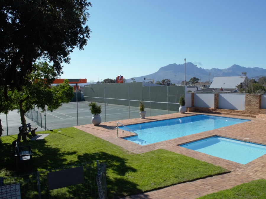 1 Bedroom Property for Sale in Greenways Golf Estate Western Cape